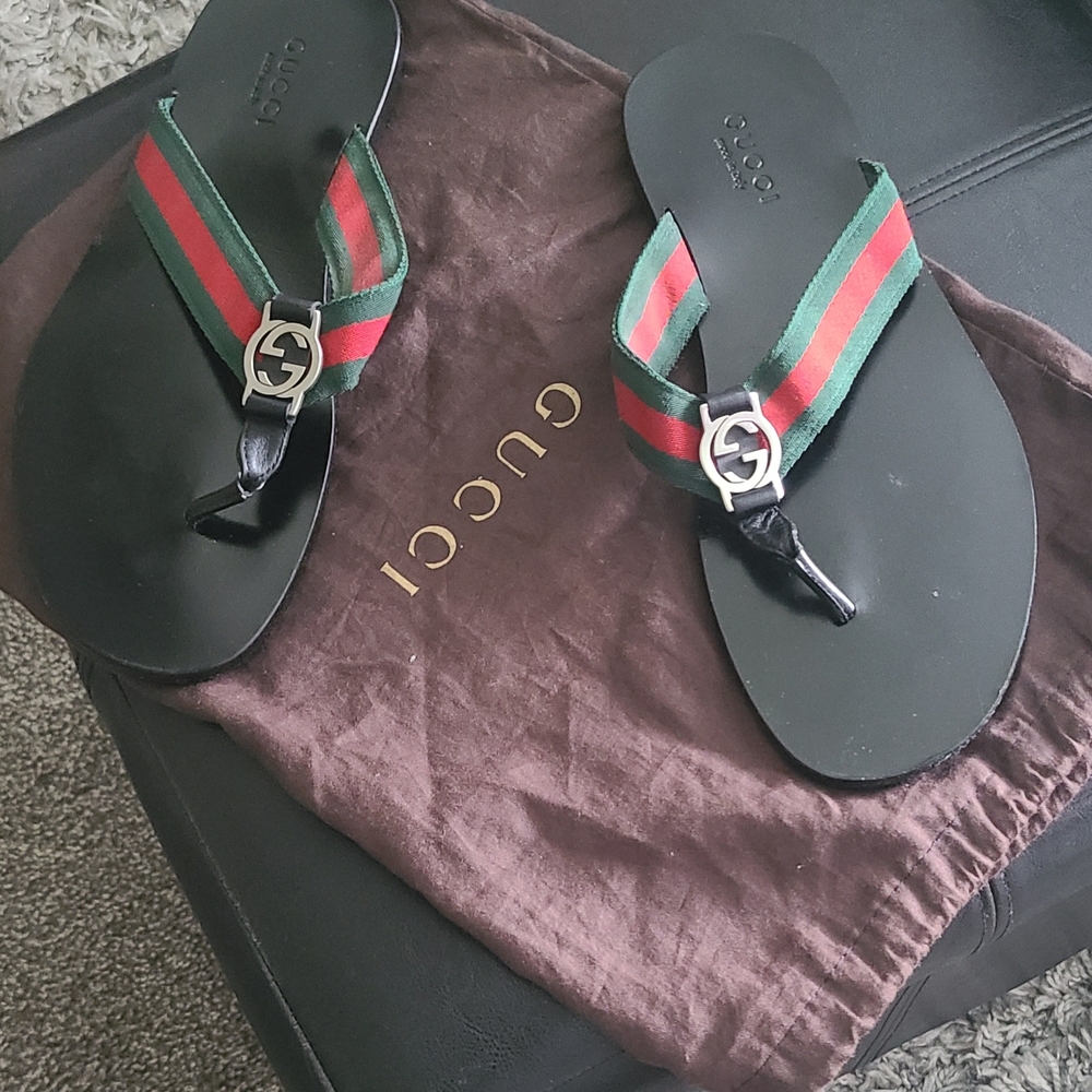 Gucci Black and Green Sandals with Signature Style